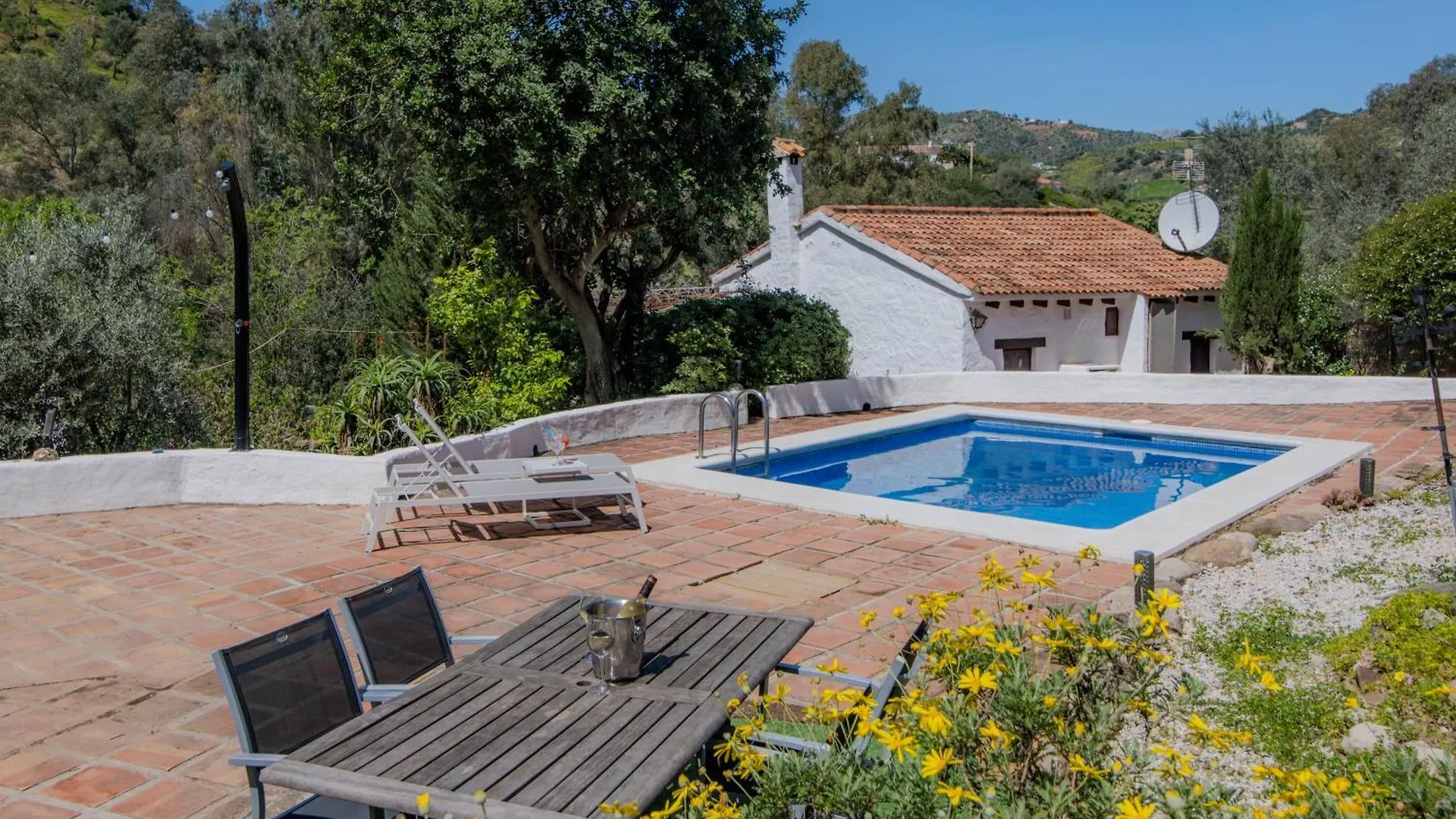 Finca El Agua Da Vida Comares