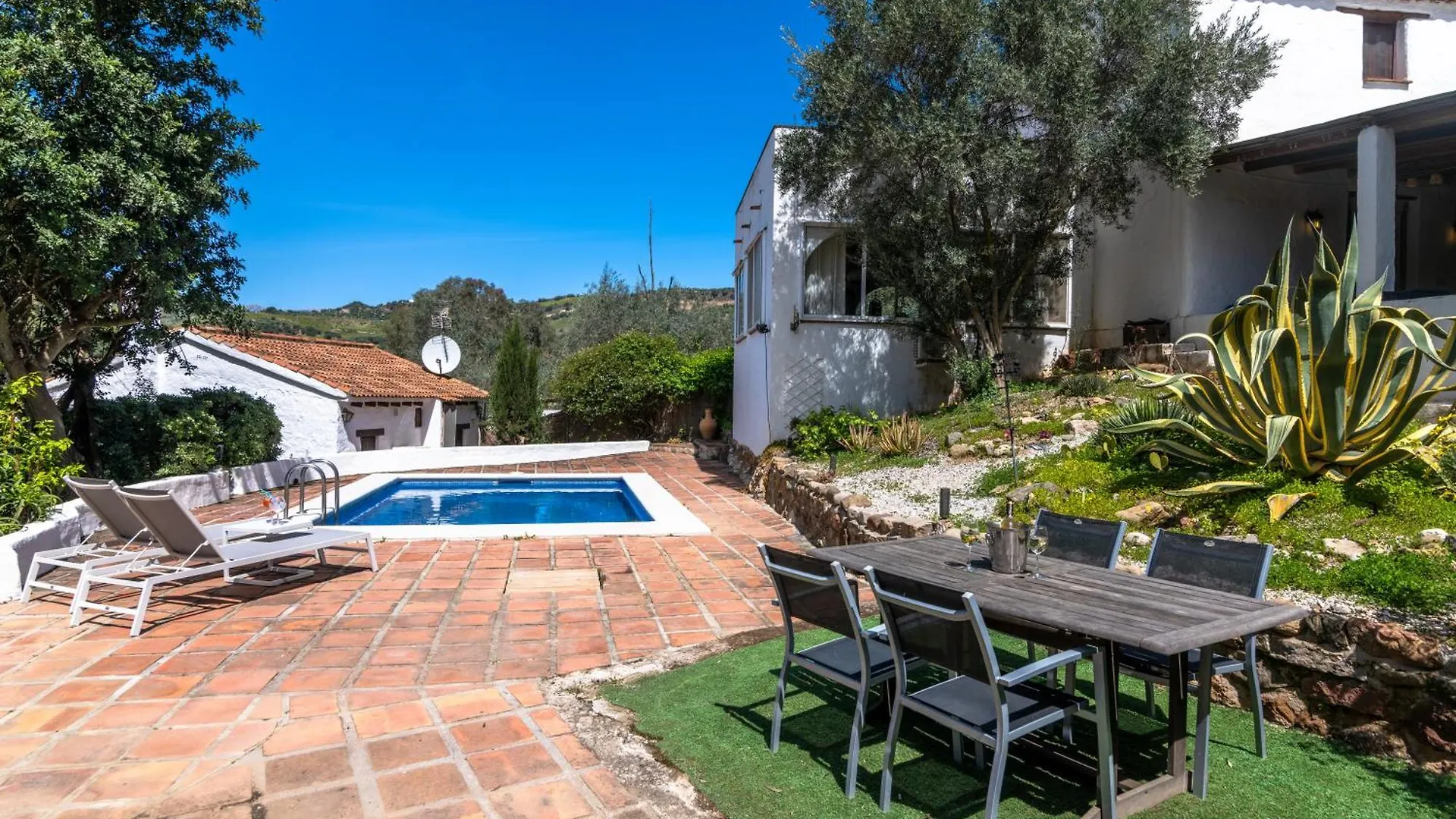 Finca El Agua Da Vida Comares Spain